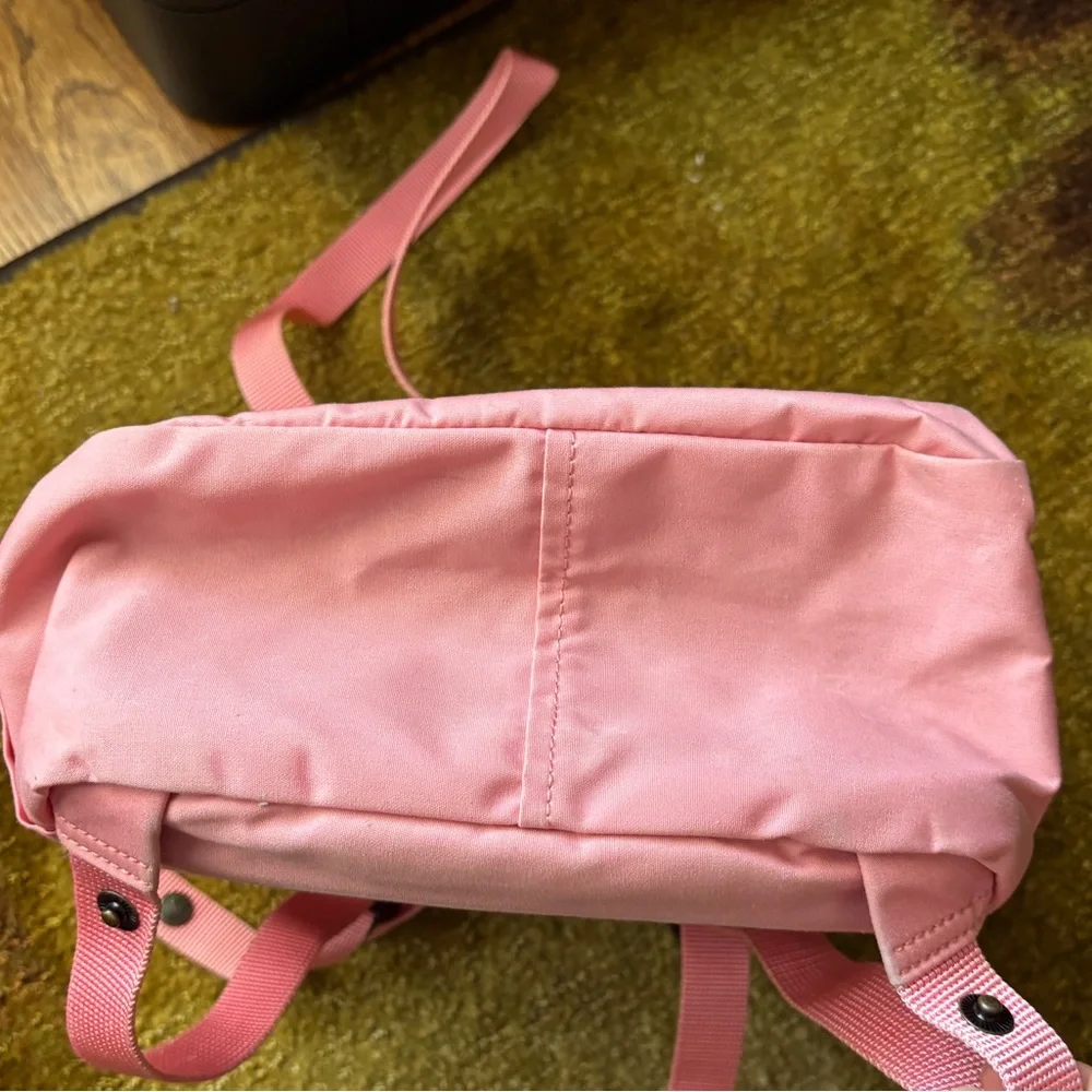 Pink Fjallraven bag in great condition - Picture 2 of 5